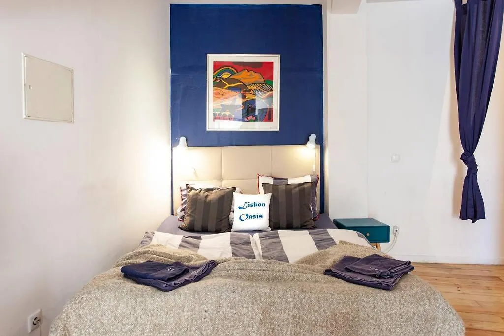 Alfama III - French Balcony And Smart Check-In Apartment Lisbon