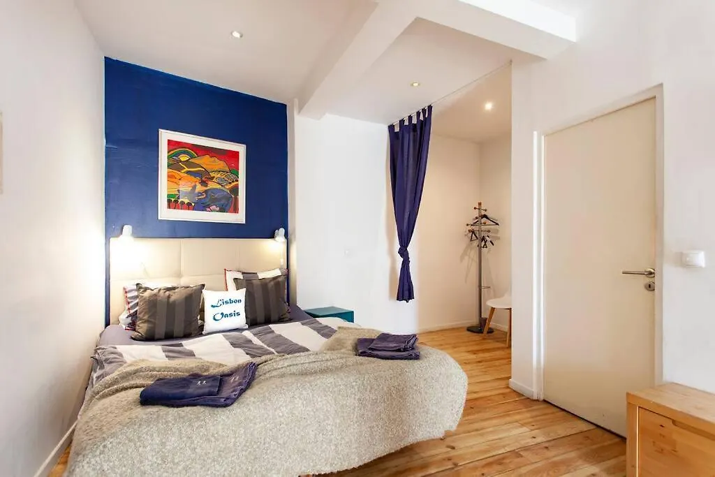 Alfama III - French Balcony And Smart Check-In Apartment Lisbon