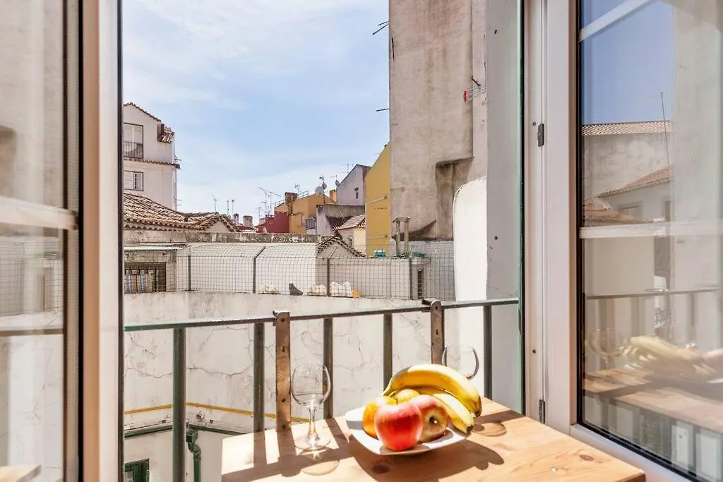 Alfama III - French Balcony And Smart Check-In Apartment Lisbon